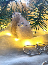 Load image into Gallery viewer, Simple Heart Ring -Above the line-