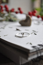 Load image into Gallery viewer, Simple Heart Ring -Above the line-