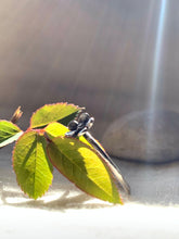 Load image into Gallery viewer, silver flower ring