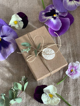 Load image into Gallery viewer, Shadow Box Opal -h-