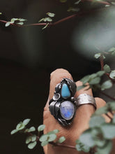 Load image into Gallery viewer, Dancing Leaf Design