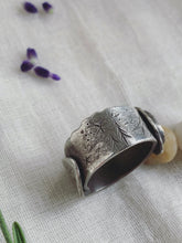 Load image into Gallery viewer, Dancing Leaf Design