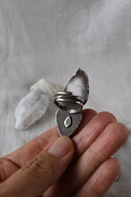 Load image into Gallery viewer, dancing leaf design jewelry