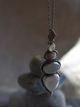 Load image into Gallery viewer, Dancing Leaf Design