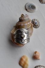 Load image into Gallery viewer, Nature Lover's engagement ring idea, Vancouver, Canada