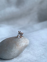 Load image into Gallery viewer, solitaire earrings