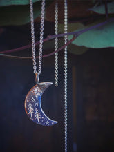 Load image into Gallery viewer, crescent moon necklace

