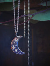 Load image into Gallery viewer, crescent moon necklace
