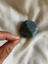 Load image into Gallery viewer, single stud earring