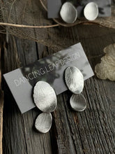 Load image into Gallery viewer, Rustic silver earrings