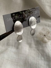 Load image into Gallery viewer, Dangling silver petal earrings
