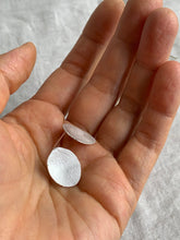 Load image into Gallery viewer, petal earrings