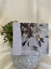 Load image into Gallery viewer, Engraved Leaf Studs Earrings