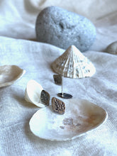 Load image into Gallery viewer, Engraved Leaf Studs Earrings