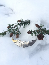 Load image into Gallery viewer, Sailing In The Moon ✴︎Crescent Moon Boat Choker Necklace✴︎