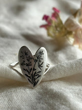 Load image into Gallery viewer, Heart Ring -The Engraved Heart Ritual ・2026
