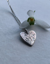 Load image into Gallery viewer, Silver Heart Necklace - Snowdrop - B
