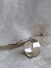 Load image into Gallery viewer, Hydrangea Sepal Print Ring
