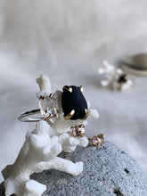 Load image into Gallery viewer, Herkimer Diamond with A Black Pebble Ring
