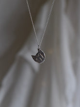 Load image into Gallery viewer, Forest Cat Necklace ✴︎b✴︎
