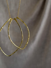 Load image into Gallery viewer, Geometric gold necklace
