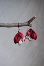 Load image into Gallery viewer, floral earrings
