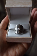 Load image into Gallery viewer, Hummingbird wedding band, Canada
