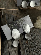 Load image into Gallery viewer, Rustic silver earrings

